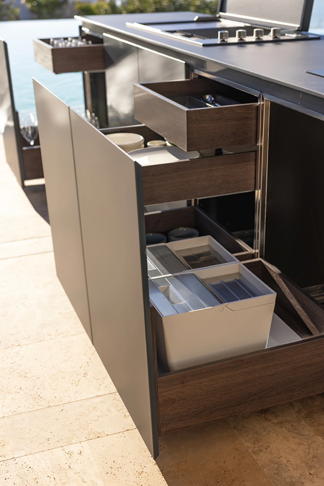 outdoor kitchen and bar