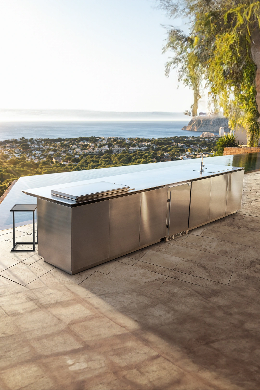 outdoor kitchens with bar