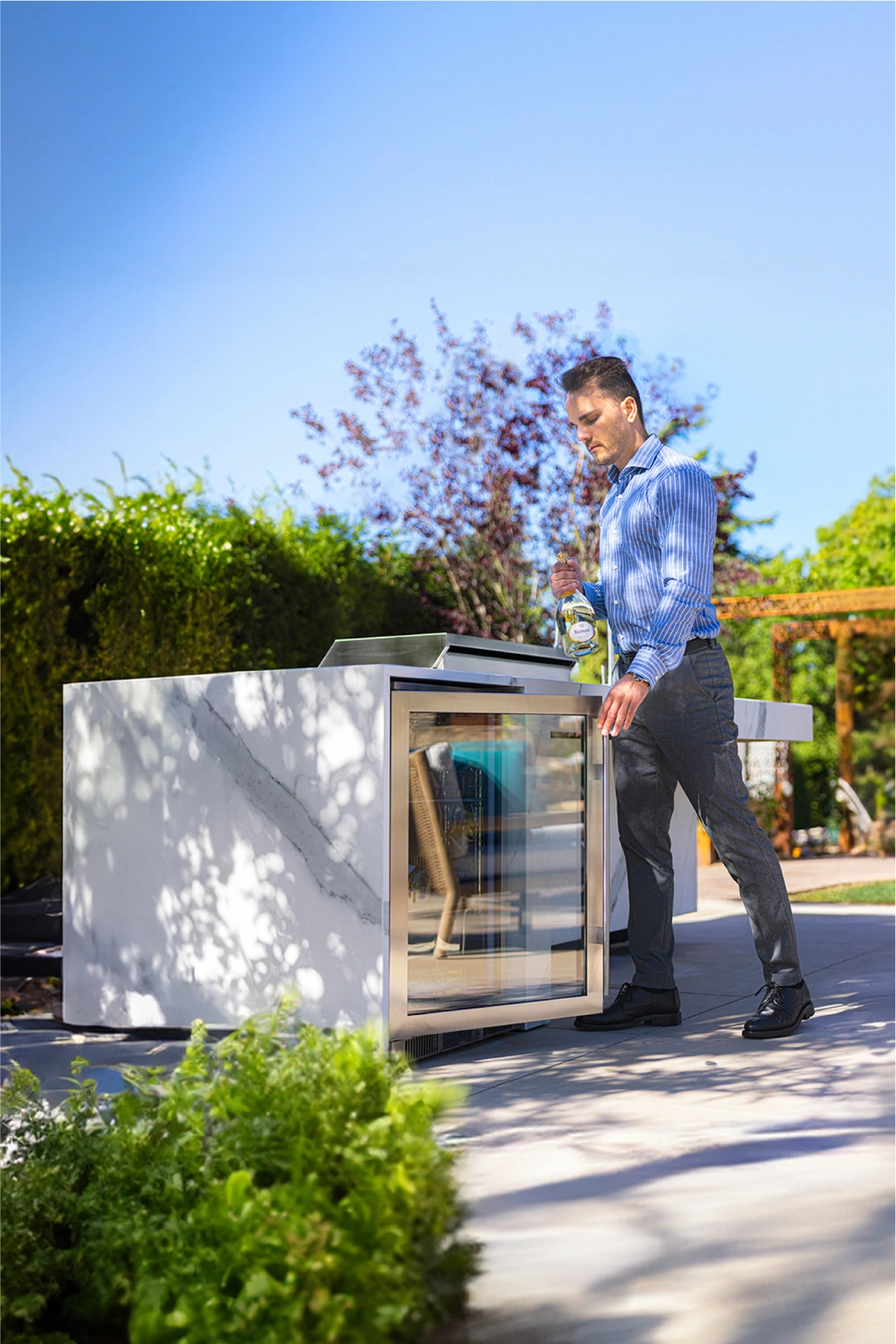 Outdoor kitchens with fridge