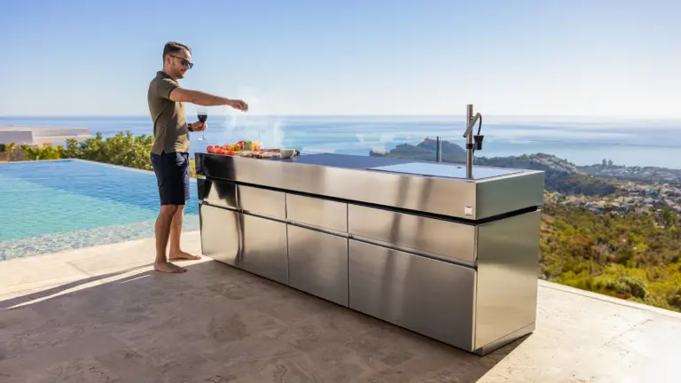 high end luxury outdoor kitchen