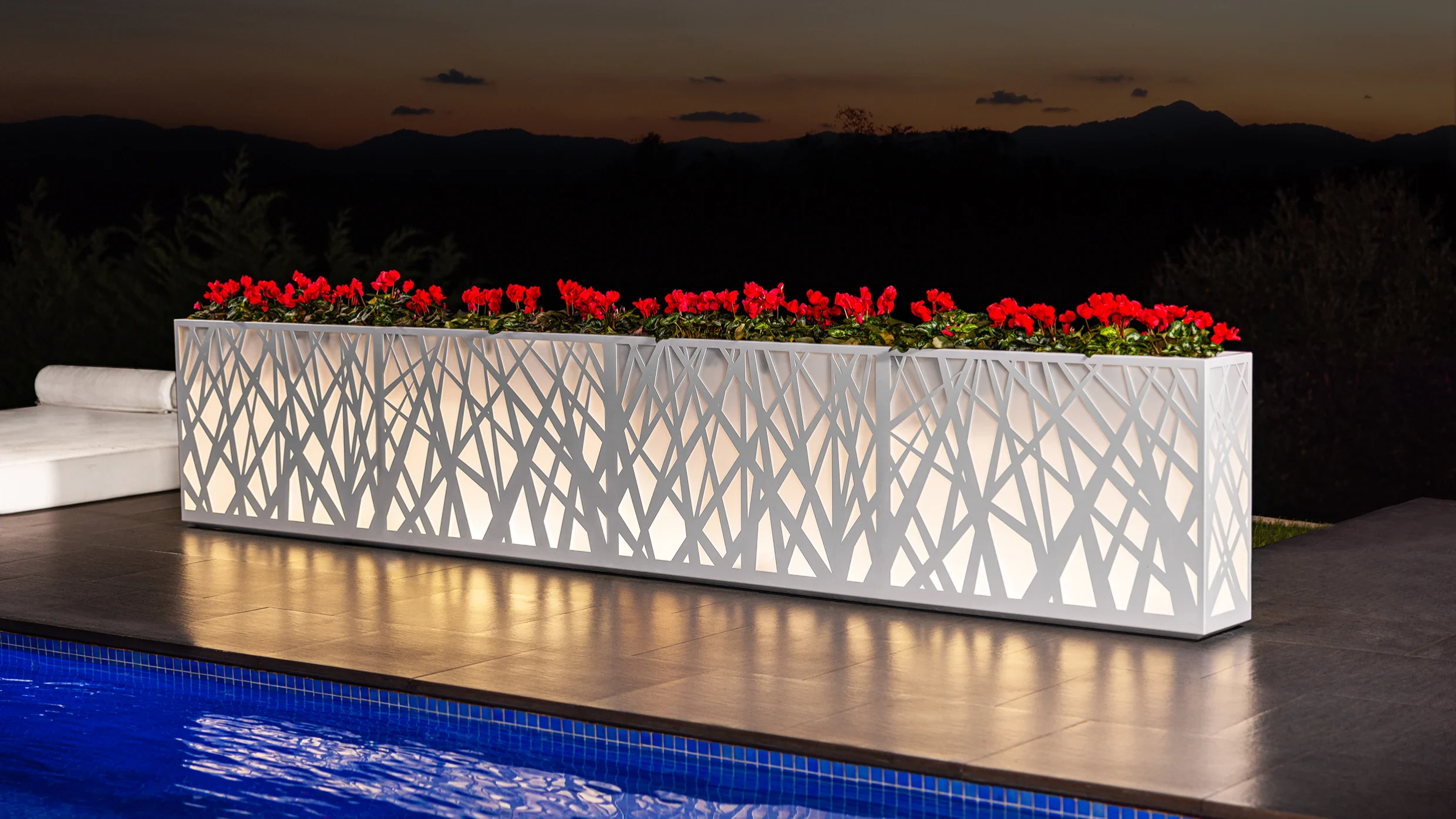 outdoor illuminated planters